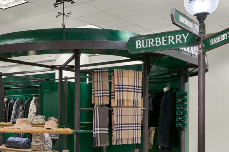BURBERRY'S U -Durn: Menos personal, más mito de marca: ¿es