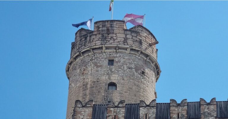 Bandera de la provincia de Trento vs Flag de Austria: