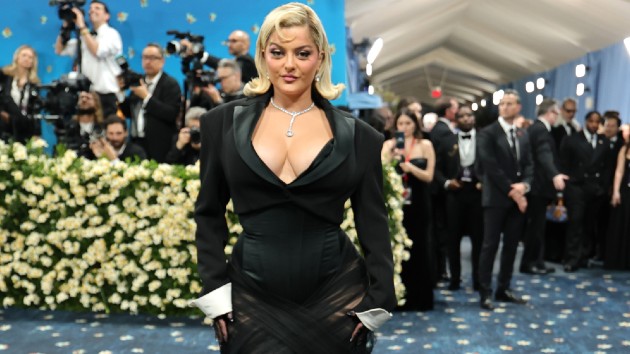 Bebe Rexha publica, luego elimina, mensaje revelando que sufrió una