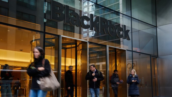 BlackRock Ordens Directores gerentes de regreso a la oficina cinco