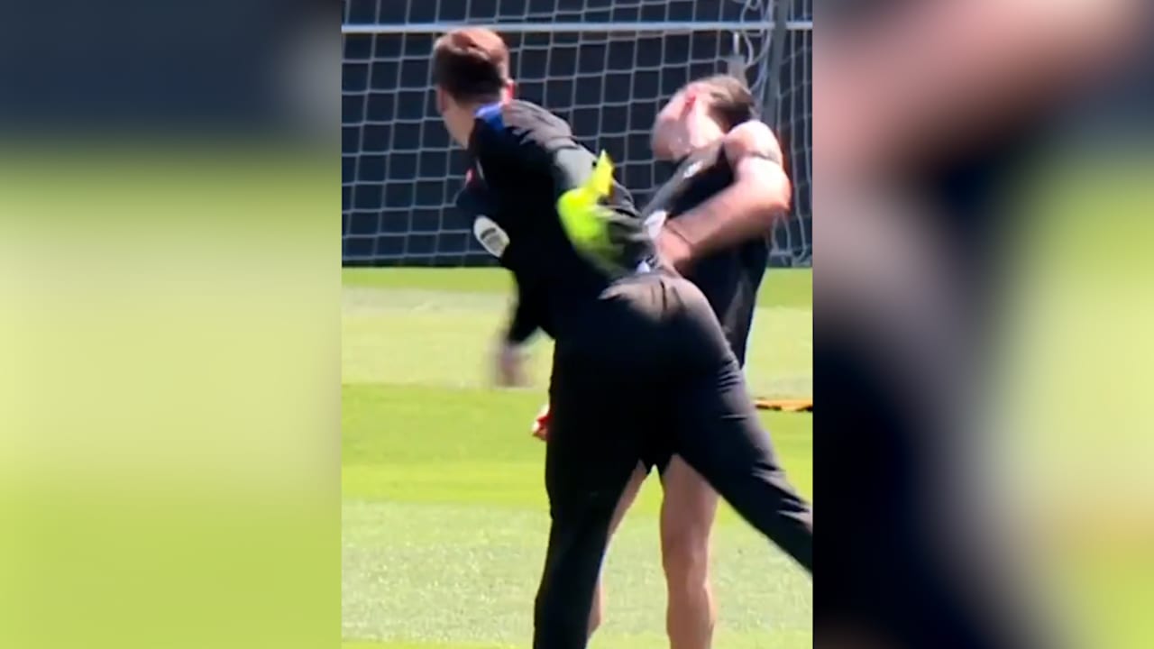 Bud Szczęsny y Terence Lewa - Esta paliza del Barça