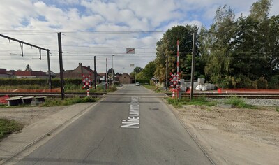 Bus Van de Lijn corre con niños a bordo debido