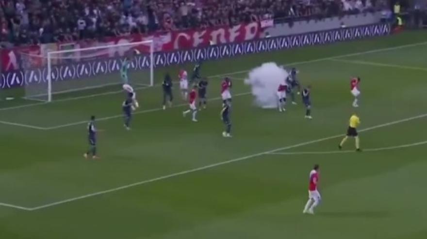 Choque en Serbia: Pardo explota en el campo, los jugadores