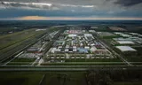 Una foto de drones del centro de registro en Ter Apel. El IND solo ve espacio para reducir cuando la política trae