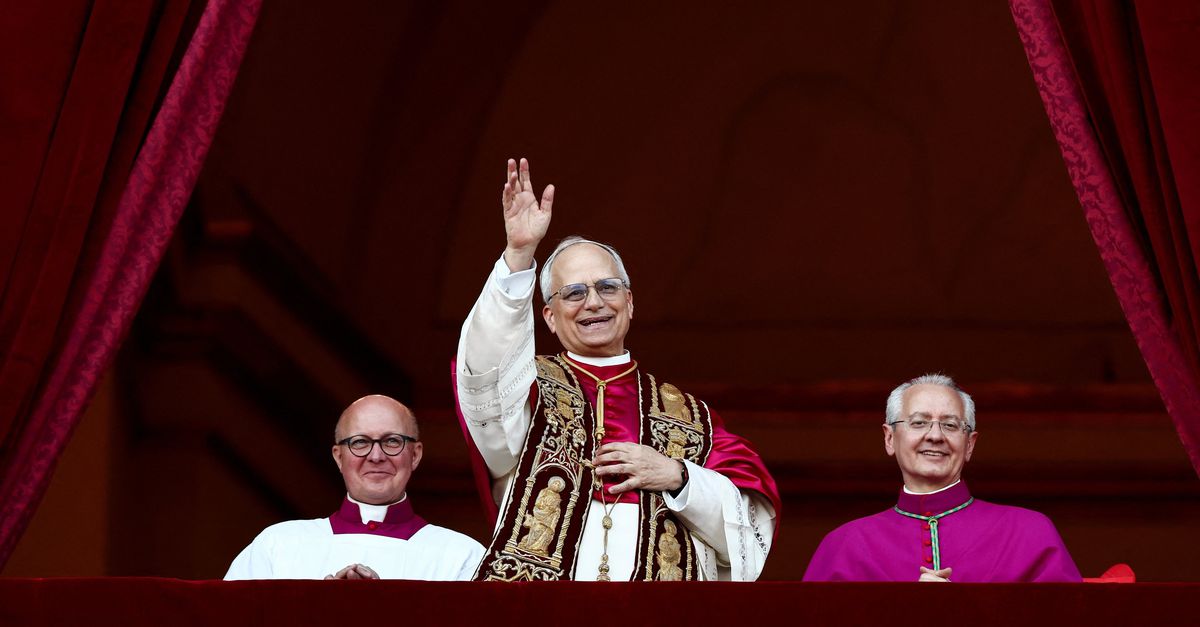 Con el Papa Leo XIV hay un estadounidense en el