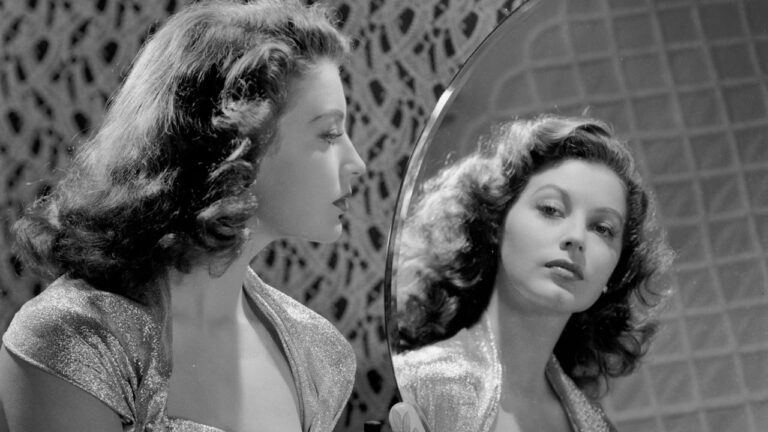 Con el encanto vintage, el perfume en polvo es perfecto