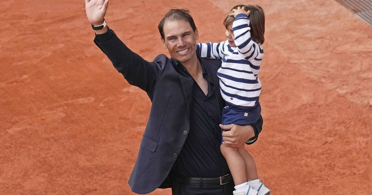 Con su hijo Rafael Junior en su brazo, Nadal se