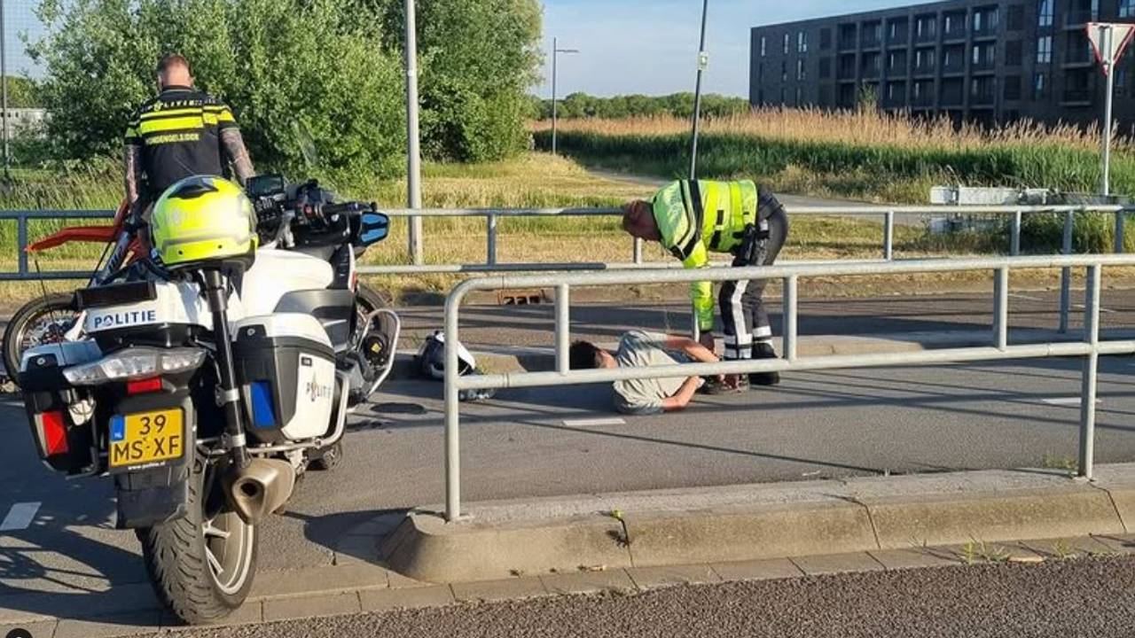 Croses de 14 años Cross Stop Motor e ignora el