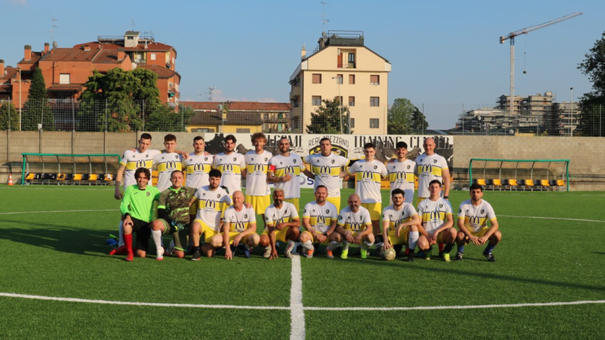 Cuadrángulo de fútbol para crear conciencia sobre los ciudadanos sobre