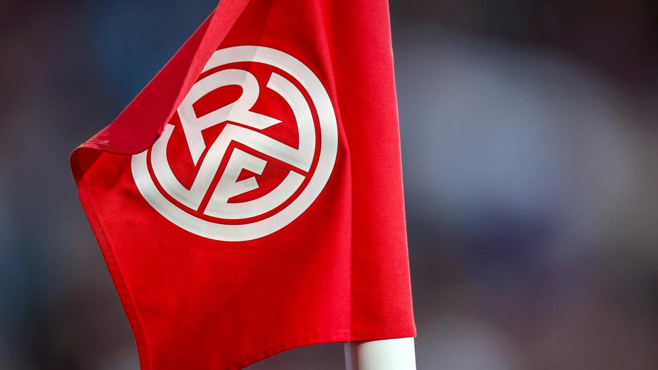 DFB imponer bien contra la comida roja-blanca