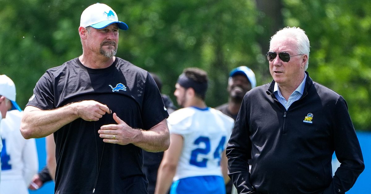 Dan Campbell no está preocupado por 2 posibles retenciones de