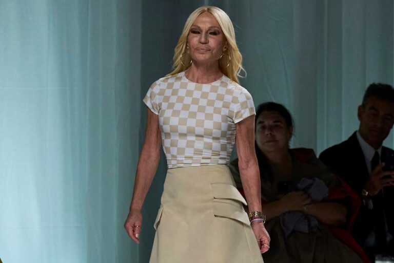 De la musa a la matriarca de la moda: Donatella