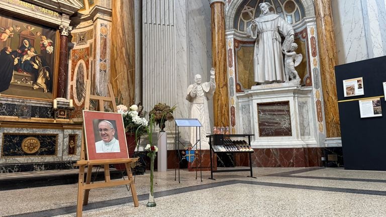En la Basílica hay una imagen del Papa Leo XIV recién horneado (Foto: Robert Te Veele/Omroep Brabant).