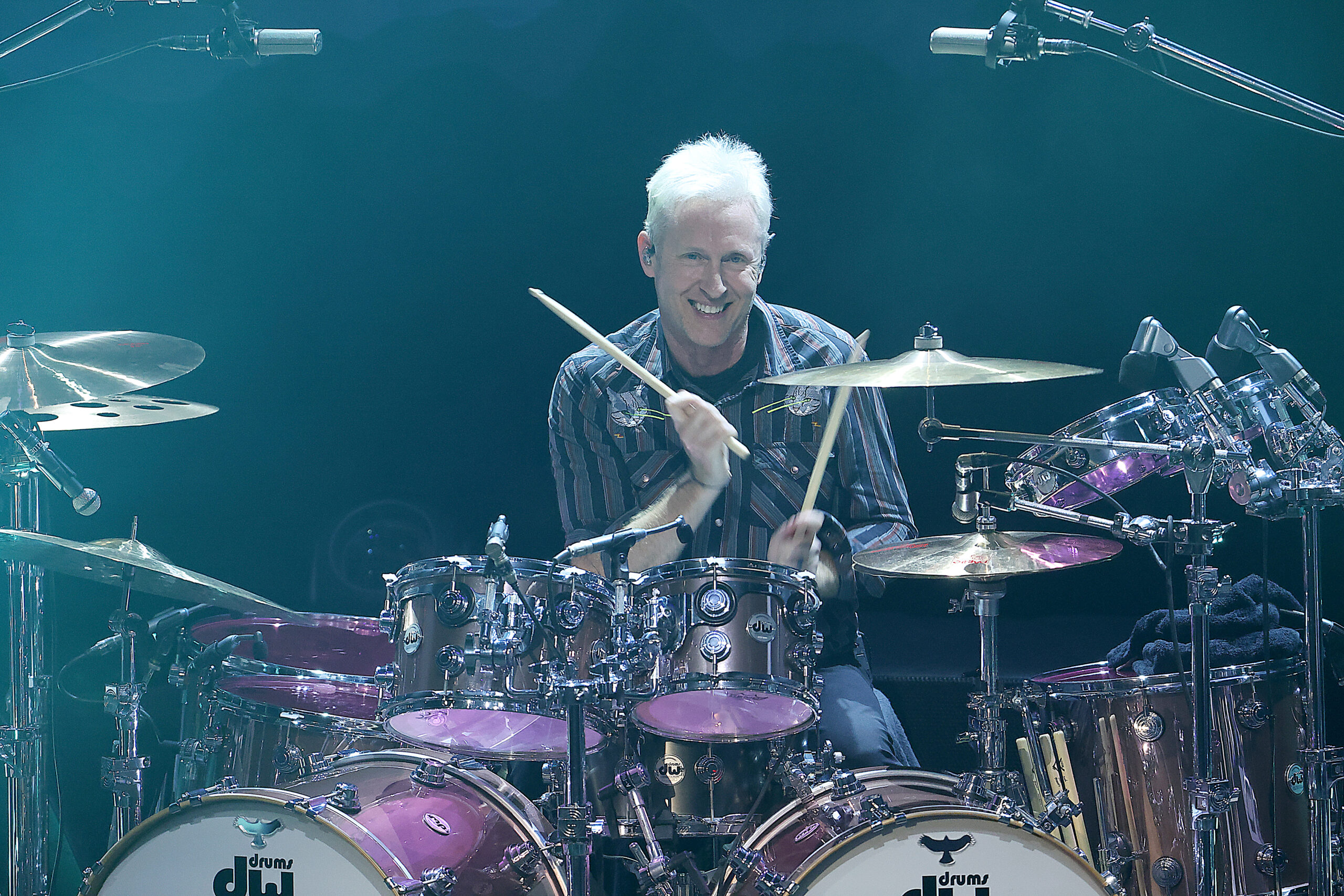 "Decepcionado": Foo Fighters separados del baterista Josh Freese