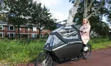La periodista de la BBC, Anna Holligan, informa sobre la bicicleta de carga.