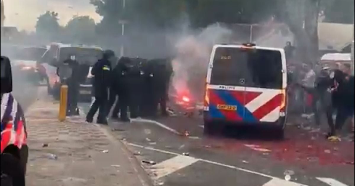 Disturbios en el PSV del estadio en Eindhoven: fuegos artificiales