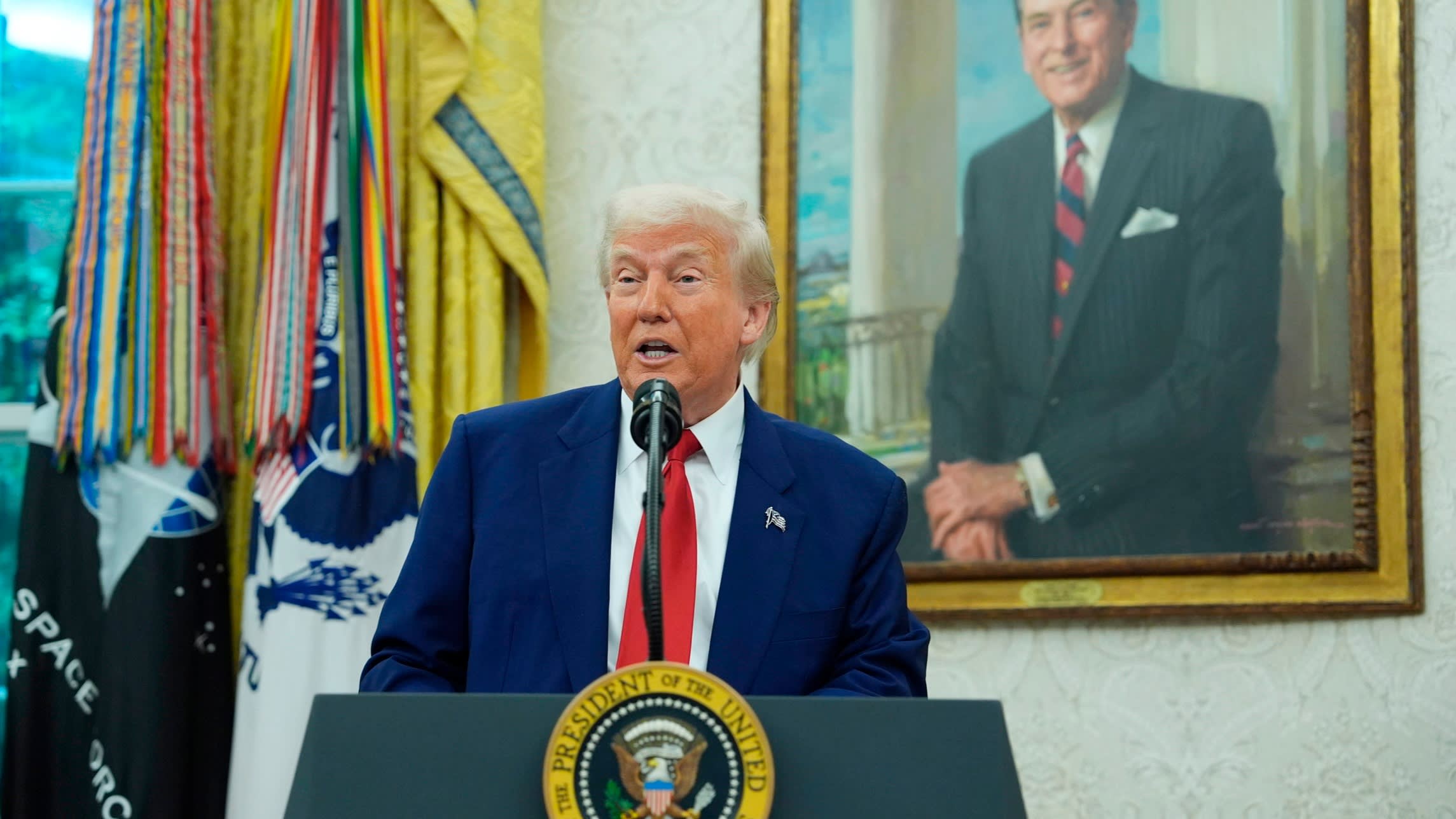 Donald Trump ordena a los proveedores de software de chips
