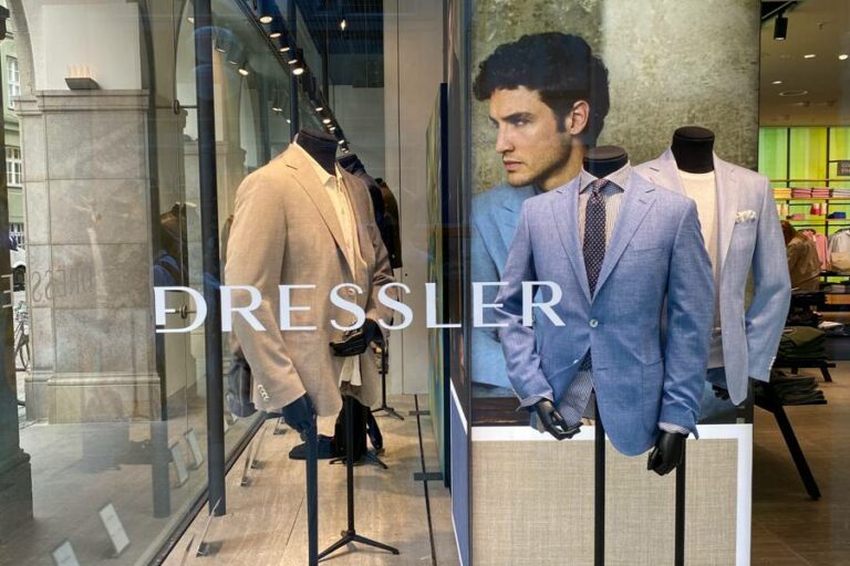 Dressler se presenta en la ventana de Hirmer Shop
