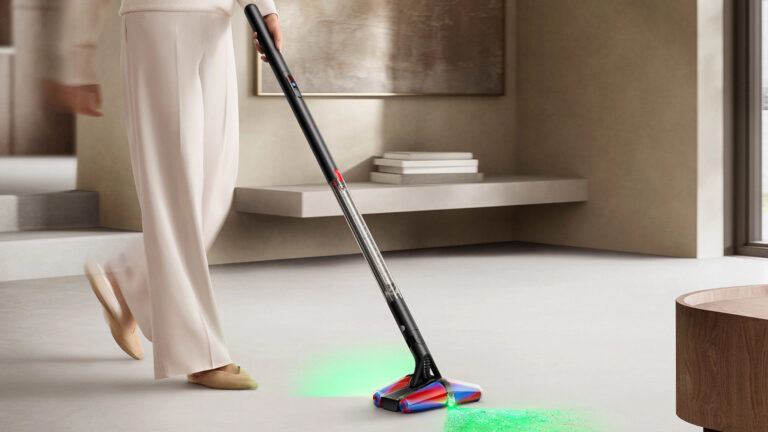 Dyson inventa la aspiradora más delgada del mundo que se