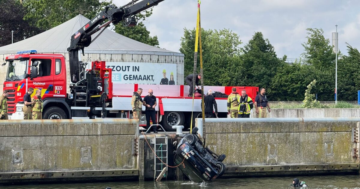 Ejercicio de buceo de la brigada de fuego Medio oeste