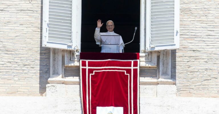 El Papa: "Abrazo a los pueblos que sufren por la