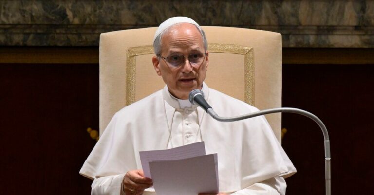 El Papa: solo produce armas. Parolín: Trabajas de cara a