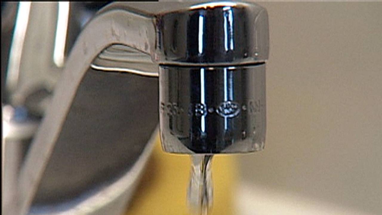 El ahorro de agua no va lo suficientemente rápido, la