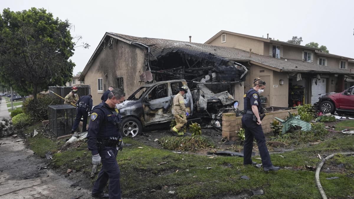 El avión privado precipita en las casas. "Escena aterradora"