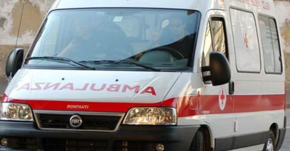 El conserje cae del techo y muere, en el trabajo