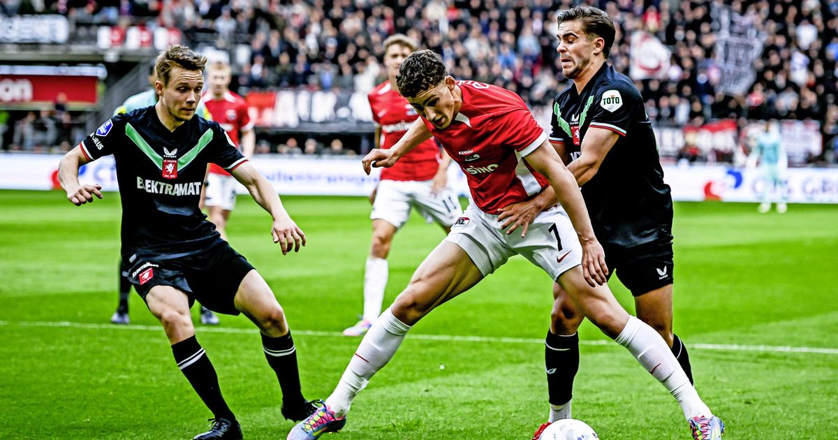 El delantero de AZ Ruben Van Bommel después de llegar