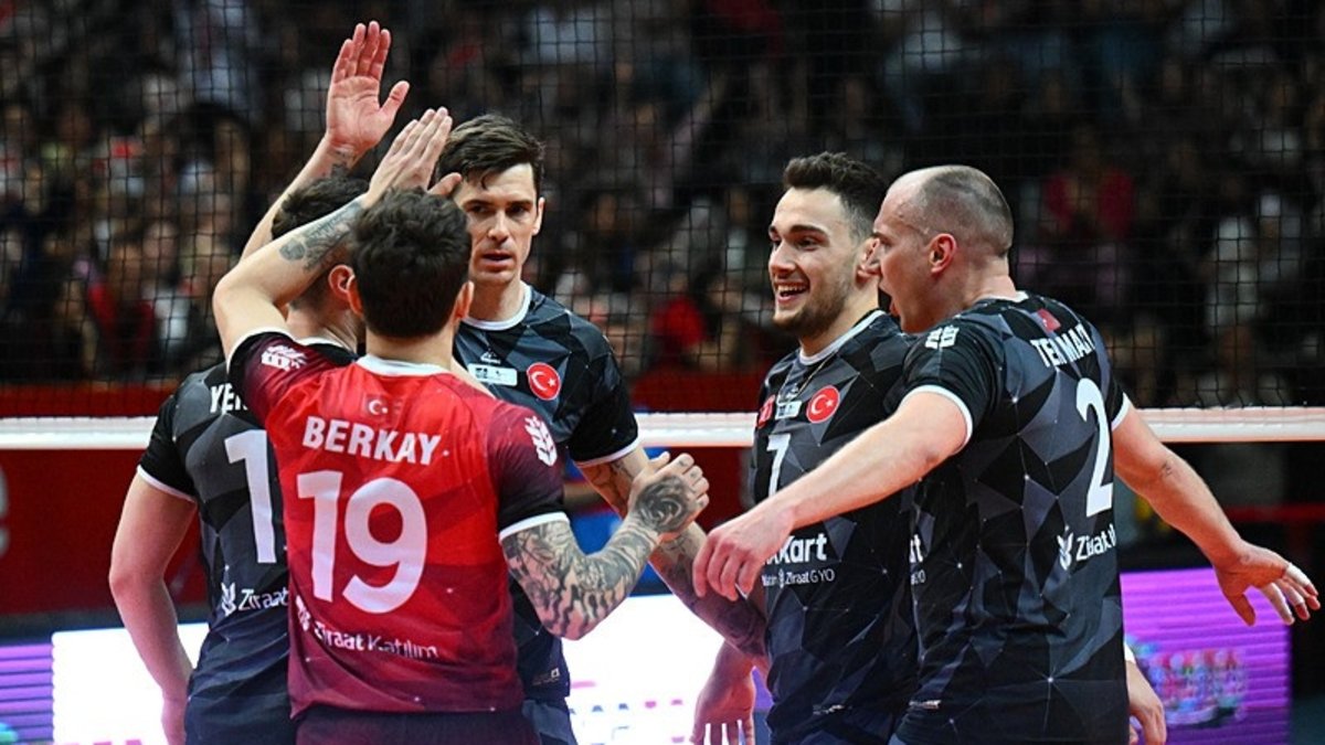 El equipo de voleibol de Ziraat Bankkart se separó con
