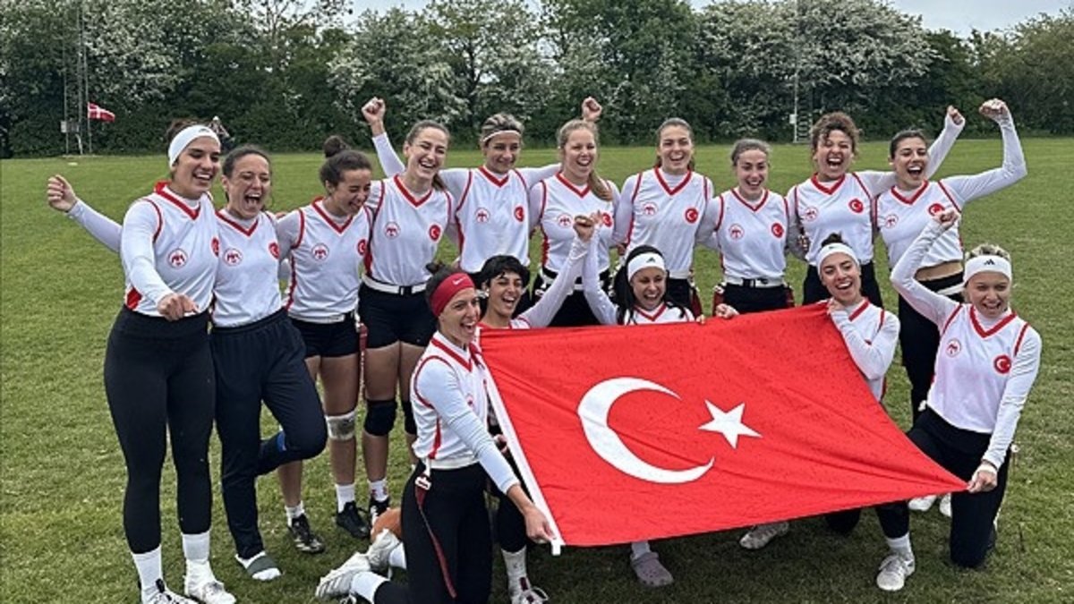 El equipo nacional de fútbol fútbol de bandera se convirtió