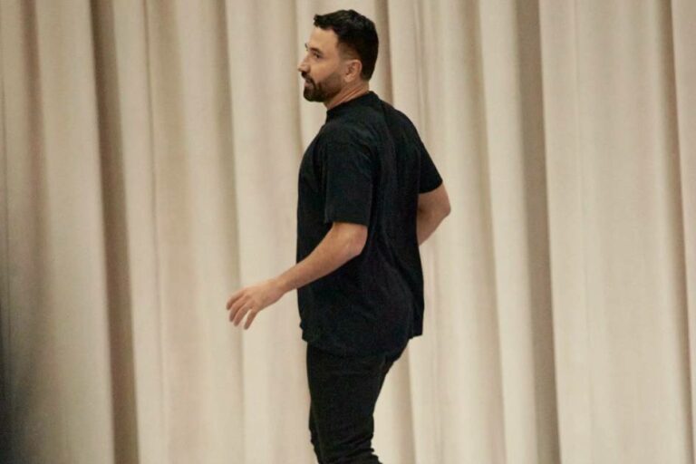 El ex director creativo de Burberry Riccardo Tisci acusado de