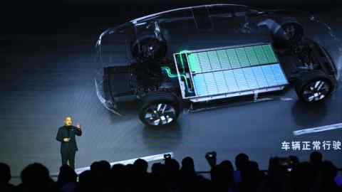 El director de tecnología de negocios de automóviles nacionales del fabricante nacional de Battery, Gao Huang, habla en Catl Tech Day, el Director de Tecnología de Catl