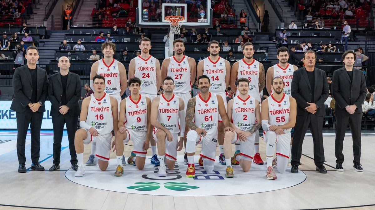 El programa de partidos de un equipo de baloncesto masculino