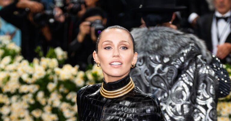 El truco de máscara (y la máscara exacta) Miley Cyrus