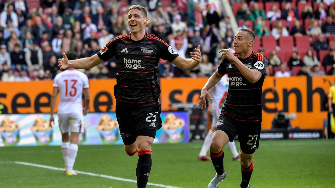 El último minuto-chílico ha vitoreado la Unión en Augsburgo