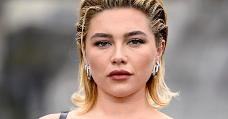 El vestido Loewe de cuero de Florence Pugh se volvió