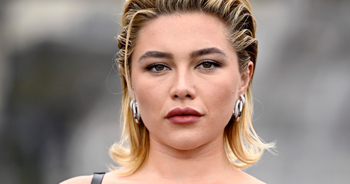 El vestido Loewe de cuero de Florence Pugh se volvió