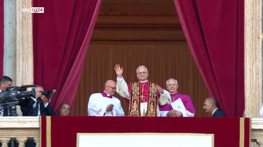 Elección del nuevo Papa, Leo XIV aparece en el balcón