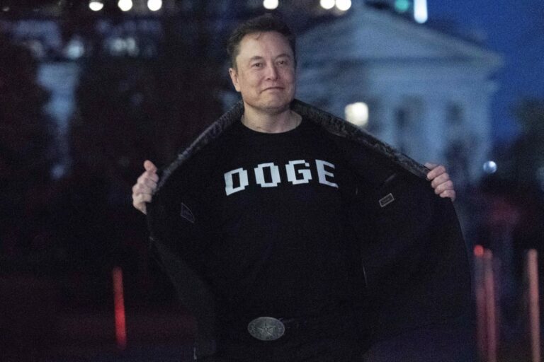 Elon Musks Grok solo habla sobre el "genocidio blanco" en
