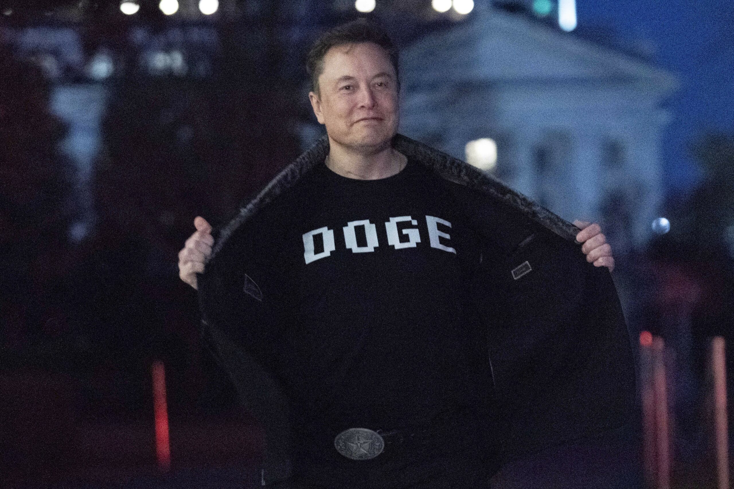Elon Musks Grok solo habla sobre el "genocidio blanco" en