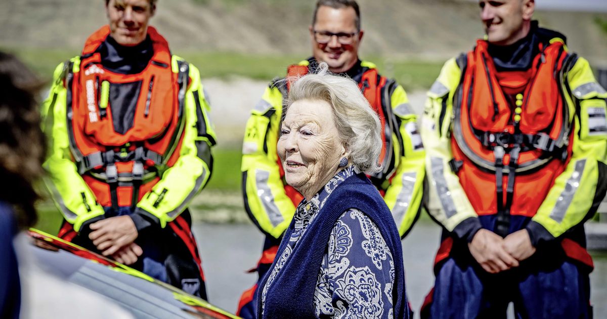 Emociones al visitar la princesa Beatrix para jubilarse con KNRM: