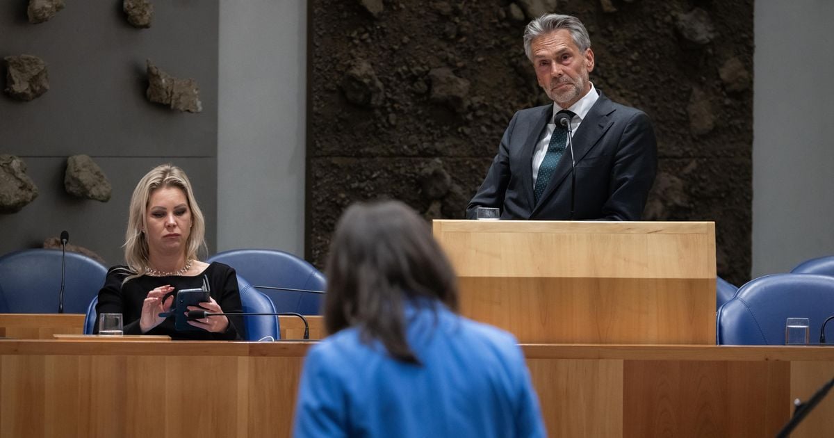 Empujado durante el debate: "Seré muy honesto: creo que he
