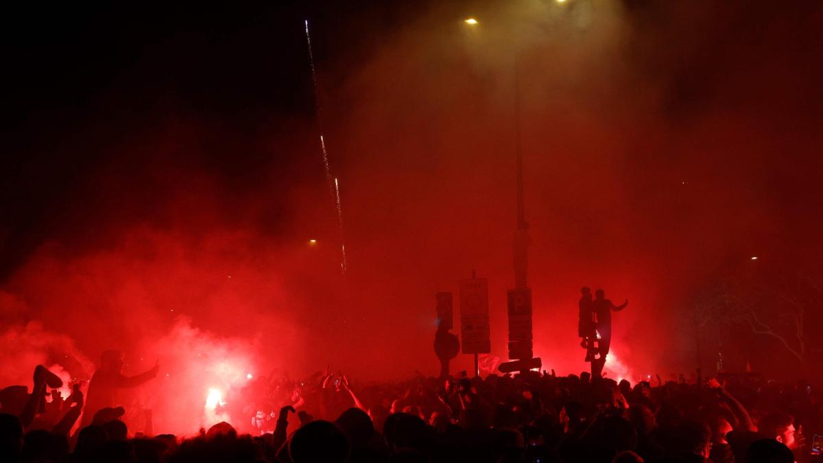 En París ya es una fiesta. Pero es el caos: