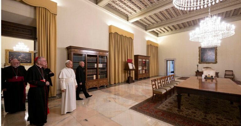 Entramos con Leo XIV en el apartamento papal del Palacio