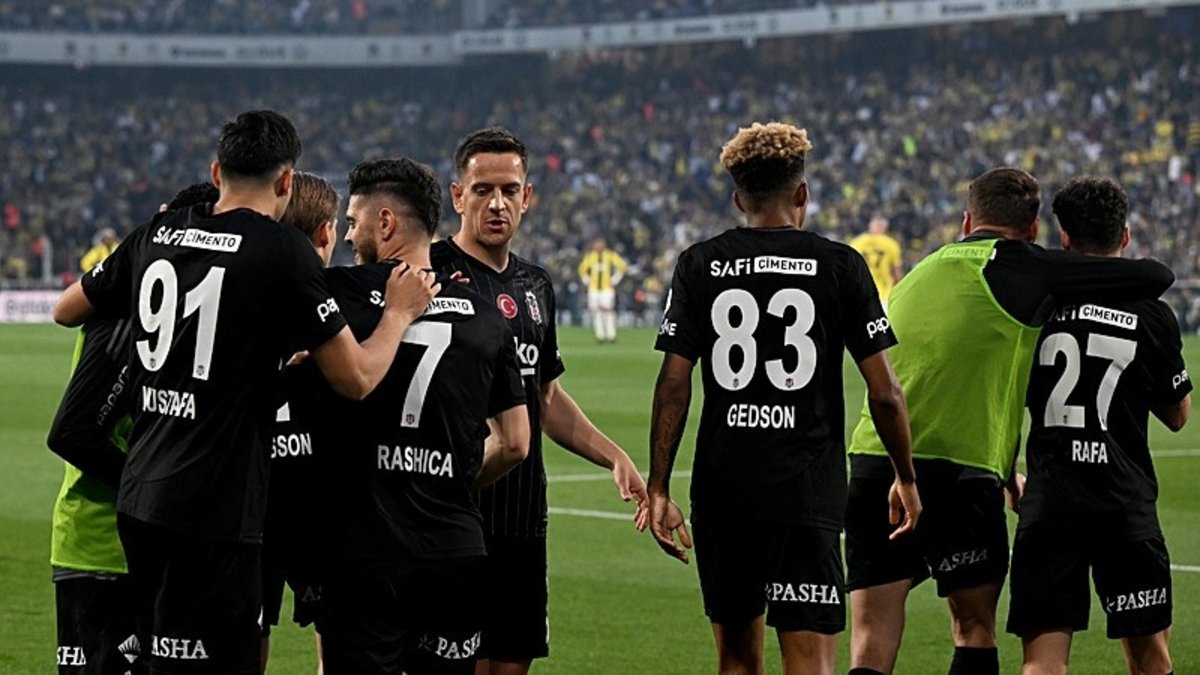 Entrenamiento abierto de Beşiktaş a los fanáticos