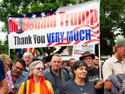 Estados Unidos atrapa a los primeros afrikaners blancos como refugiados