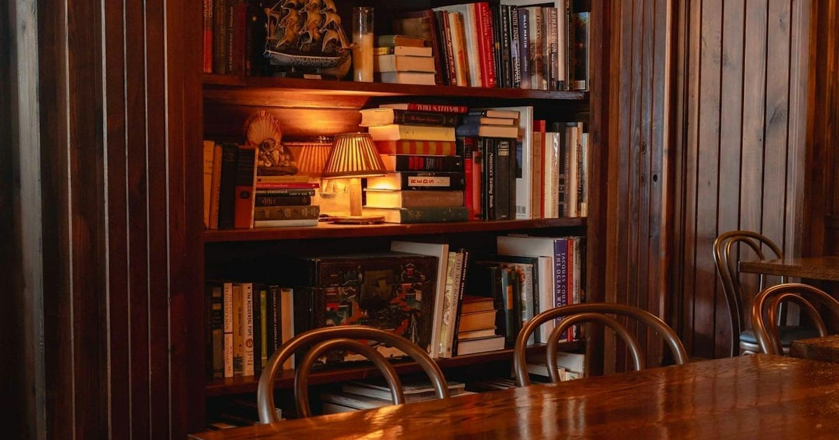 Estas bibliotecas de hoteles son el lugar perfecto para acurrucarse