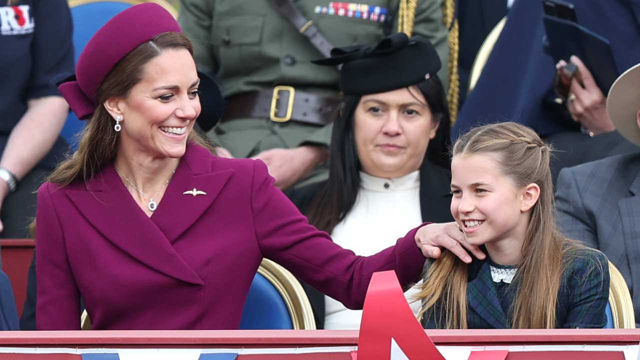 Estilo especular y gesto cariñoso: Kate y Charlotte son el